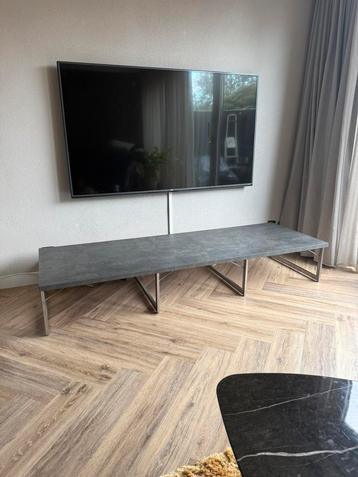 TV-meubel met betonlook blad beschikbaar voor biedingen