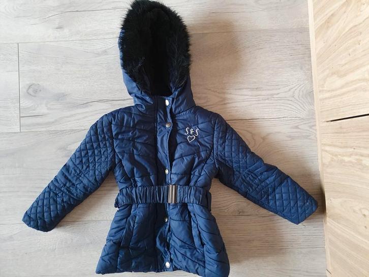 Gewatteerde jas met capuchon. Meisje. Maat 98, met riem, Kinderen en Baby's, Kinderkleding | Maat 98, Gebruikt, Meisje, Jas, Ophalen of Verzenden