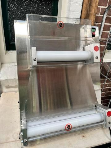 Deeg uitrolmachine beschikbaar voor biedingen