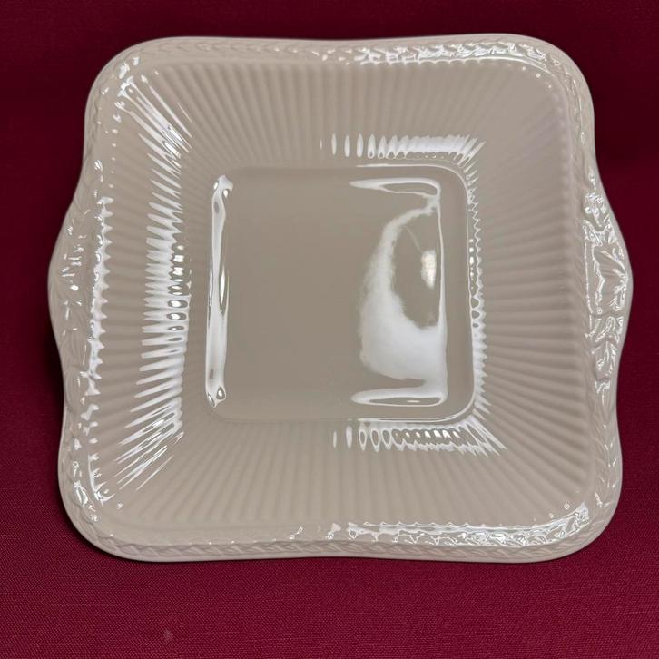Wedgwood Edme plain vierkante serveerschaal, Huis en Inrichting, Keuken | Servies, Zo goed als nieuw, Schaal of Schalen, Wedgwood