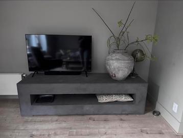 TV meubel beschikbaar voor biedingen