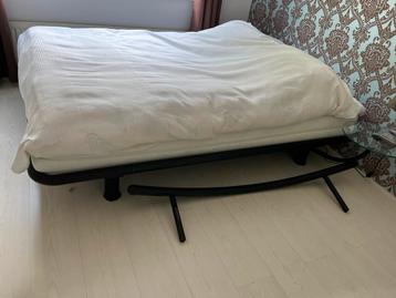 Degelijk 2 persoonsbed 140 x200cm beschikbaar voor biedingen