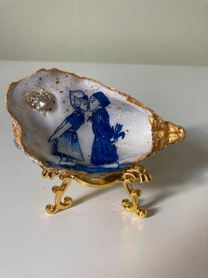 Delfts Blauw Oesterschelp met Gouden Rand, Antiek en Kunst, Antiek | Woonaccessoires, Ophalen of Verzenden