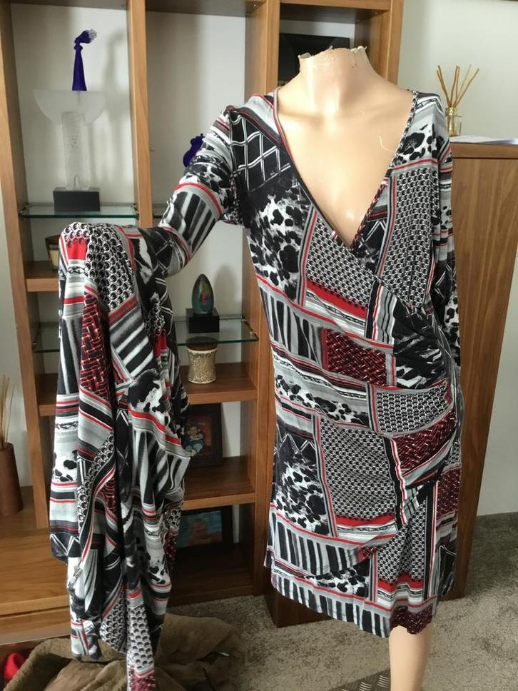 SAOPAULO jasje & jurk maat L origineel ZGAN, Kleding | Dames, Jurken, Zo goed als nieuw, Maat 42/44 (L), Grijs, Knielengte, Ophalen of Verzenden