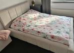 Boucle Teddy bed 140x200 zgan, Ophalen, Zo goed als nieuw, Tweepersoons