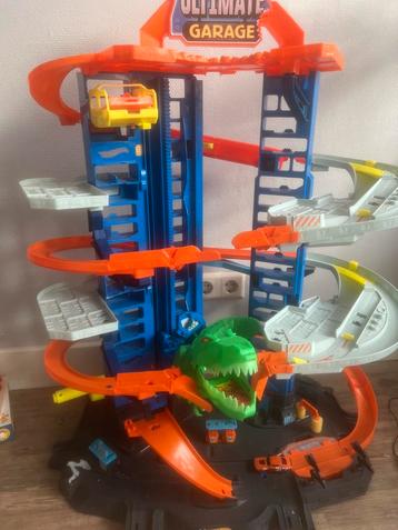 Hot Wheels Ultimate Garage met T-Rex beschikbaar voor biedingen