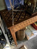 Mahonie tafeltje, Ophalen