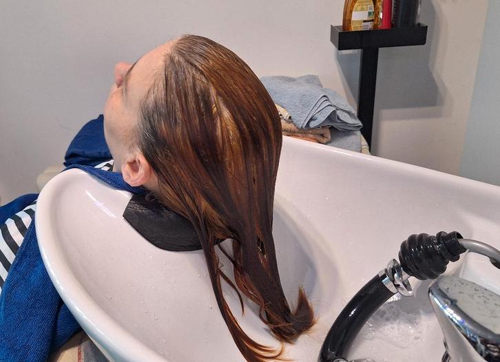 Dameskapper zoekt zondagsklant om te knippen en te kleuren, Sieraden, Tassen en Uiterlijk, Uiterlijk | Haarverzorging, Nieuw, Ophalen