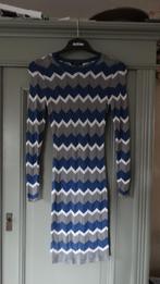 Nikkie (Plessen) blauw/grijs/wit gestreept jurkje, maat 36, Kleding | Dames, Overige kleuren, Verzenden, Zo goed als nieuw, Nikkie