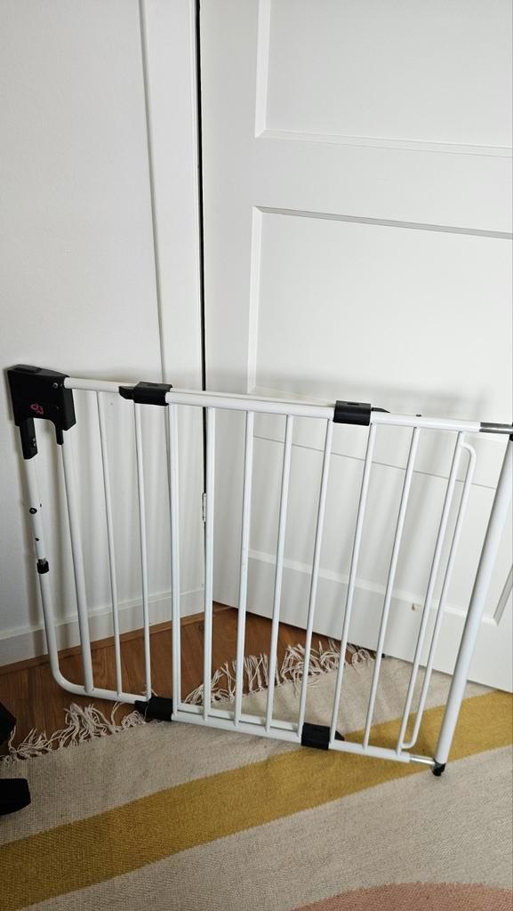 A3 fenss safety door traphek wit, Kinderen en Baby's, Traphekjes, Zo goed als nieuw, Klemhekje, Metaal of IJzer, 115 cm of meer