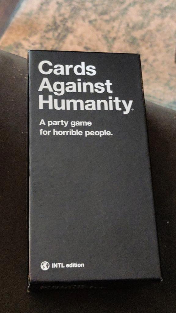 Cards Against Humanity - Party Spel, Hobby en Vrije tijd, Gezelschapsspellen | Bordspellen, Zo goed als nieuw, Drie of vier spelers