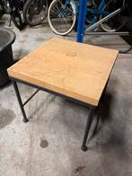 Houten Bijzettafel met Metalen Onderstel, Huis en Inrichting, Ophalen, Gebruikt, Vierkant, 45 tot 60 cm