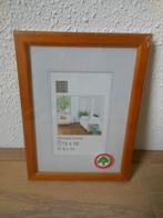 Te koop: Fotolijst, bruin, maat 13x18 cm, staan en hangen, Huis en Inrichting, Minder dan 50 cm, Nieuw, Ophalen of Verzenden, Minder dan 50 cm