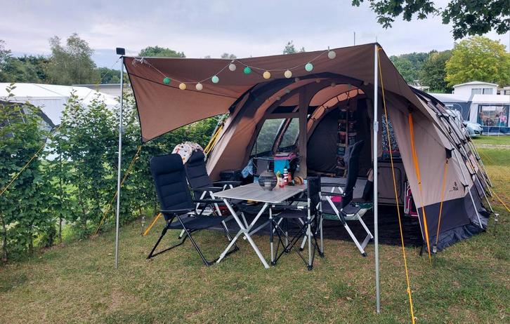 6-persoons familietent, Caravans en Kamperen, Tenten, tot en met 6, Zo goed als nieuw, Ophalen