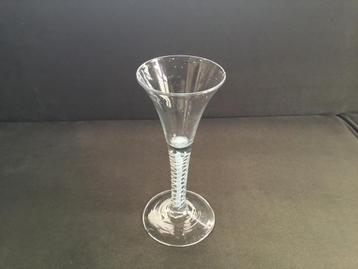 Prachtig Nederlands slingerglas +/- 1760 sodaglas beschikbaar voor biedingen