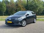 Toyota Auris 1.8 Hybrid Touring Sports CVT 2016 Grijs, Auto's, 65 €/maand, Origineel Nederlands, Start-stop-systeem, Te koop