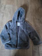 Zachte grijze winterjas maat 116/122, Kinderen en Baby's, Kinderkleding | Maat 116, Ophalen of Verzenden, Zo goed als nieuw, Meisje