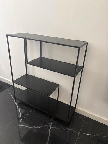 Zwart metalen wand rek / kast met 3 planken beschikbaar voor biedingen