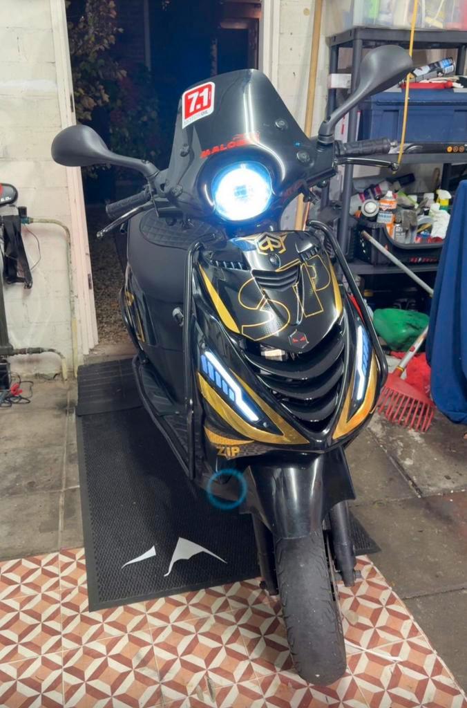 Piaggio zip 70cc, Fietsen en Brommers, Scooters | Piaggio, Zo goed als nieuw, Zip, Tweetakt, Ophalen of Verzenden
