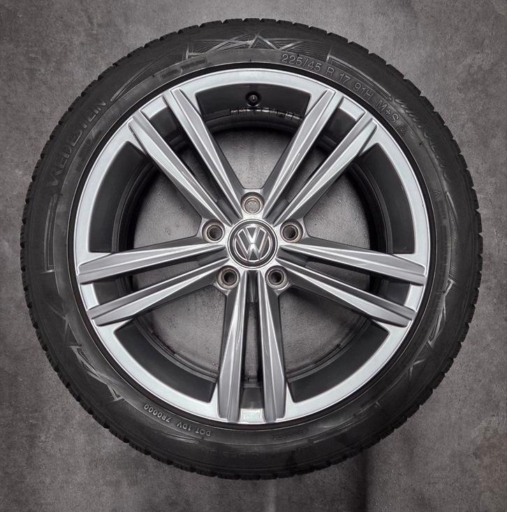 VW 17 Inch Velgen Sebring R-line met Winterbanden 225/45 R17, Auto-onderdelen, Banden en Velgen, Banden en Velgen, Winterbanden