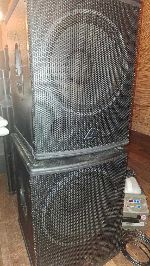 2x 3000Watt Behringer B1500XP Subwoofers, Muziek en Instrumenten, Versterkers | Keyboard, Monitor en PA, Zo goed als nieuw, P.A.