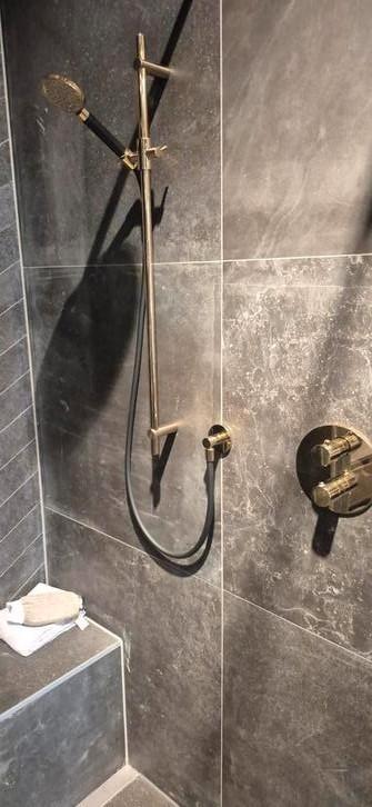 Kranen  set  badkamer  beschikbaar voor biedingen