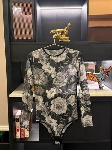 Fiocci bodysuit, size M beschikbaar voor biedingen