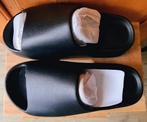 Echte Yeezy Slides YS-01 Zwart - Nieuw - US 11 maat 45, Kleding | Heren, Schoenen, Slippers, Zwart, Nieuw, Ophalen of Verzenden
