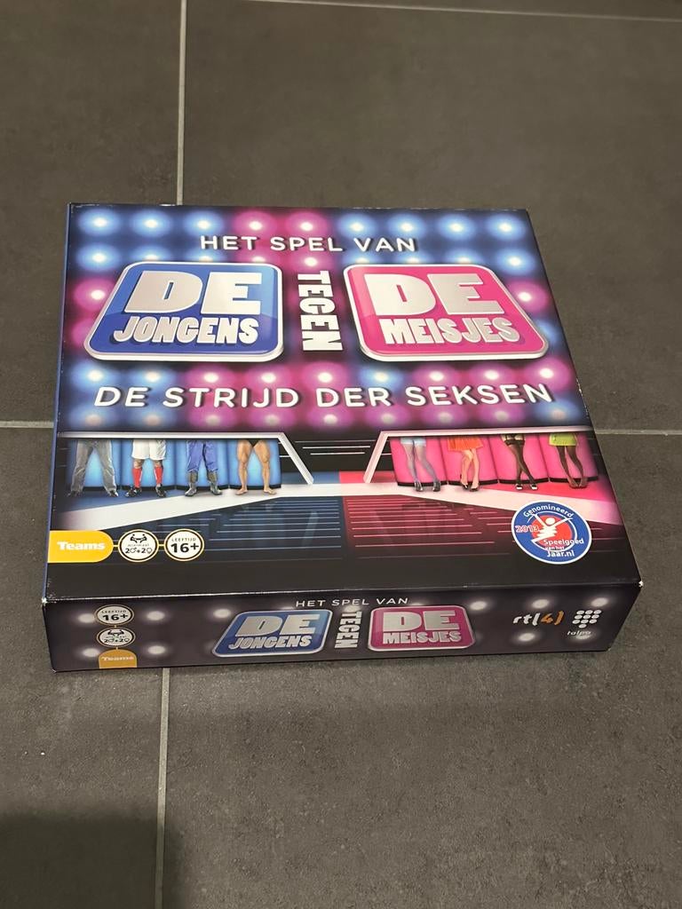Bordspel de jongens tegen de meisjes, Hobby en Vrije tijd, Gezelschapsspellen | Bordspellen, Ophalen of Verzenden, Zo goed als nieuw