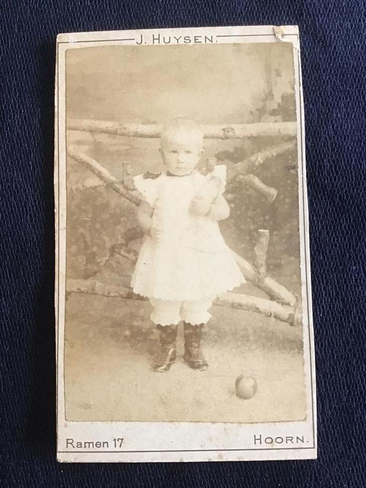 CDV, Kind, J.L.T. Huijsen, Hoorn, Carte de Visite + naam, Verzamelen, Foto's en Prenten, Gebruikt, Foto, Kind, Voor 1940, Ophalen of Verzenden