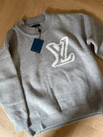 Louis Vuitton trui grijs M beschikbaar voor biedingen