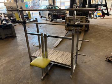 Krachtstation - Bankdrukken beschikbaar voor biedingen