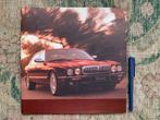 Nederlandse brochure Daimler V8 hardcover 2001 zgan!, Boeken, Auto's | Folders en Tijdschriften, Ophalen of Verzenden, Zo goed als nieuw