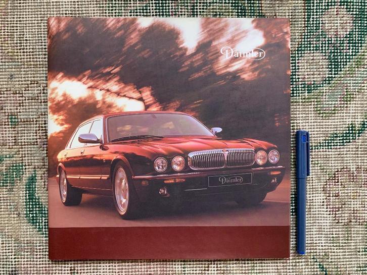 Nederlandse brochure Daimler V8 hardcover 2001 zgan!, Boeken, Auto's | Folders en Tijdschriften, Zo goed als nieuw, Overige merken