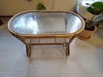 Rotan salontafel met gebarsten glas, Huis en Inrichting, Tafels | Salontafels, Ophalen, Gebruikt, 50 tot 100 cm, 50 tot 100 cm