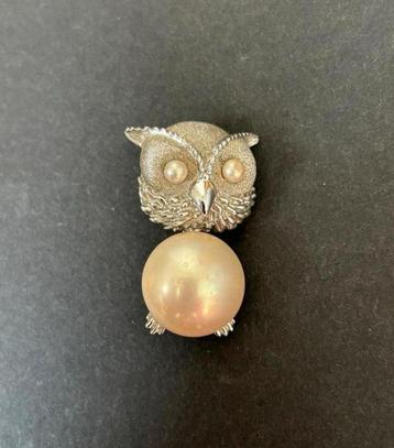 Broche, Uil met Parels beschikbaar voor biedingen