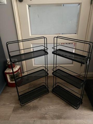 Twee keer Rek Zwart van de kwantum beschikbaar voor biedingen