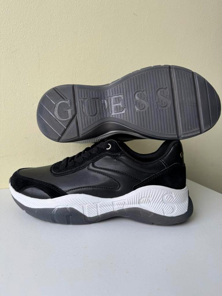 Guess, als nieuw! maat 39, Kleding | Dames, Schoenen, Zo goed als nieuw, Sneakers of Gympen, Zwart, Ophalen of Verzenden