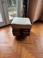 Poef gemaakt van een oude encyclopedie OPKNAPPER, Ophalen, Gebruikt, Vierkant, Minder dan 50 cm