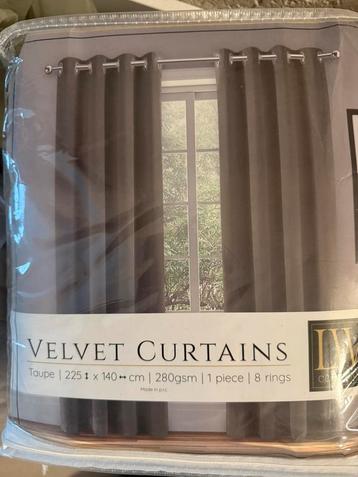 4 Taupe Velvet Gordijnen - 225x140cm - Nieuw! beschikbaar voor biedingen