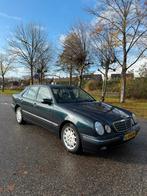 Mercedes-Benz E-Klasse 2.1 CDI E220 Sedan Elegance AUT 2000, Auto's, Automaat, Zwart, Parkeersensor, Blauw