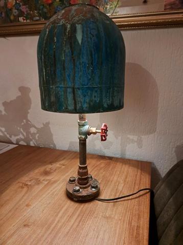 Industriële lamp beschikbaar voor biedingen