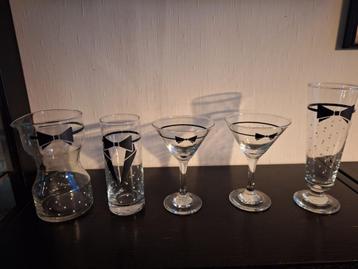 vintage glazen set beschikbaar voor biedingen