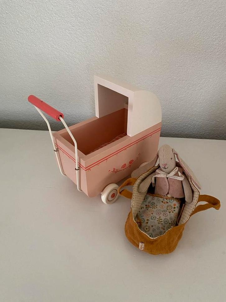 Maileg Micro Bunny met Kinderwagen & Draagzak, Kinderen en Baby's, Speelgoed | Actiefiguren, Nieuw, Ophalen of Verzenden