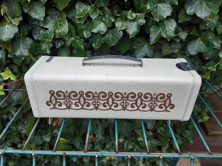 Brabantia emaille ontbijtkoek blik creme/bruin dessin, Antiek en Kunst, Antiek | Emaille, Ophalen of Verzenden