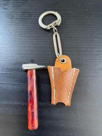 sleutelhanger hamer beschikbaar voor biedingen