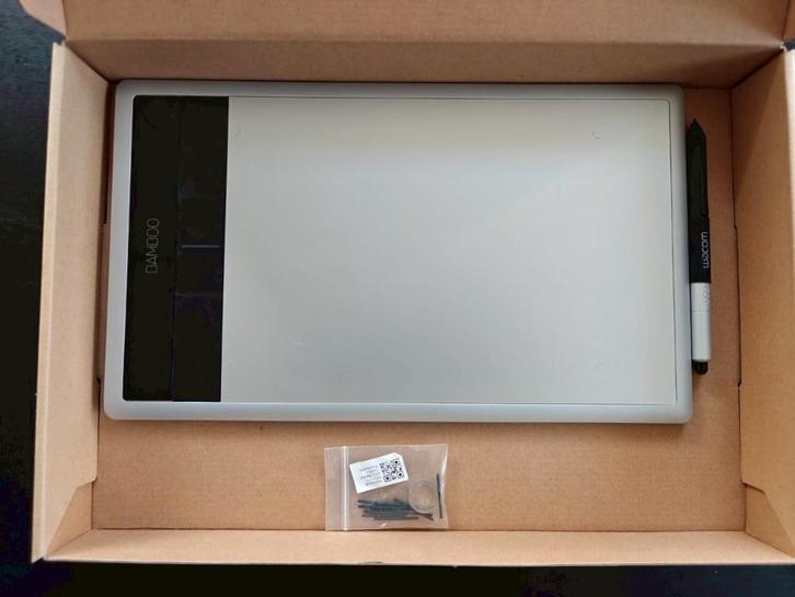 Wacom Bamboo Fun Pen & Touch Medium weinig gebruikt, Computers en Software, Tekentablets, Zo goed als nieuw, Bedraad, Ophalen of Verzenden