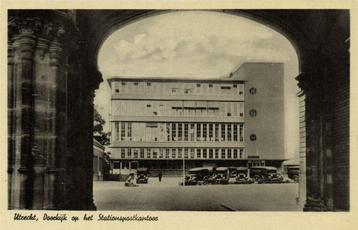 Utrecht, Doorkijk op het Stationspostkantoor - ongelopen beschikbaar voor biedingen