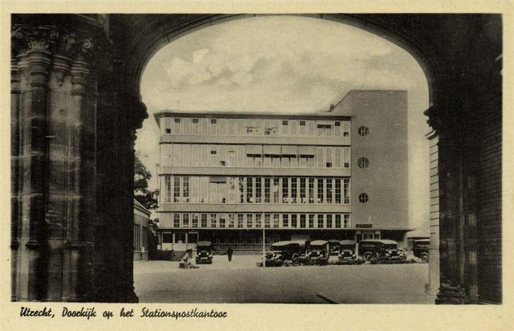 Utrecht, Doorkijk op het Stationspostkantoor - ongelopen, Verzamelen, Ansichtkaarten | Nederland, Ongelopen, Utrecht, Voor 1920