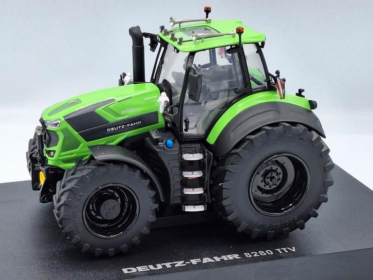 Deutz Fahr 8280 TTV Verbouwd, Hobby en Vrije tijd, Modelauto's | 1:32, Nieuw, Tractor of Landbouw, Universal Hobbies, Ophalen of Verzenden